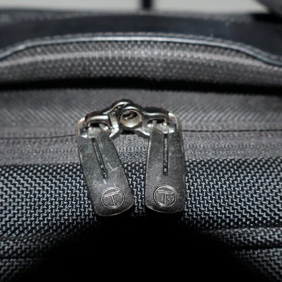 Tumi T-Tech Presidio Macarthur Wheeled Compact Laptop Briefcase Style 67102D - Picture 13 of 15